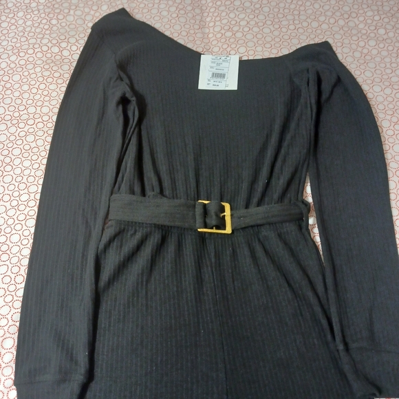 Missguided Off the shoulder Beltef Jumpsuit. - Picture 4 of 8